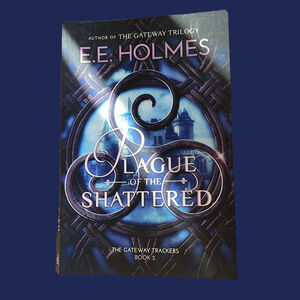 E.E. Holmes-Plague of the Shattered-The Gateway Trackers Book 2